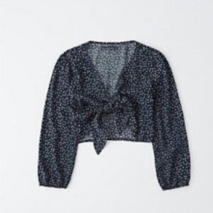 NWT! Abercrombie & Fitch Long-Sleeve Tie-Front Top
Small